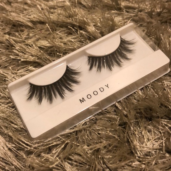 B3G1 Free! 1 Pair of Lashes
